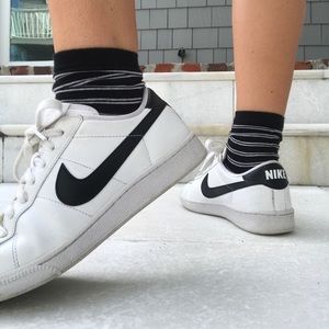 white nike leather sneakers